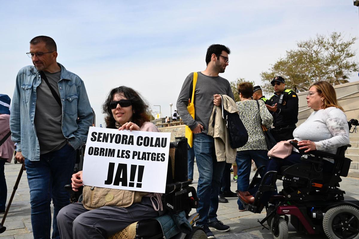 Protesta por el retraso en el baño asistido en las playas de Barcelona