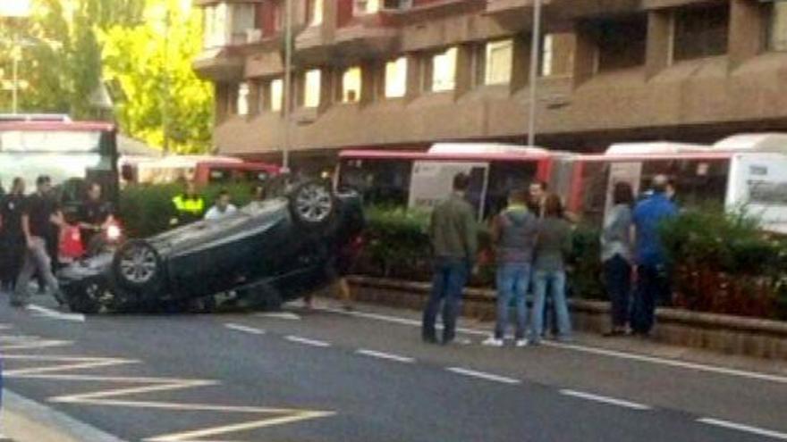 Una mujer herida al volcar con su vehículo en Tenor Fleta