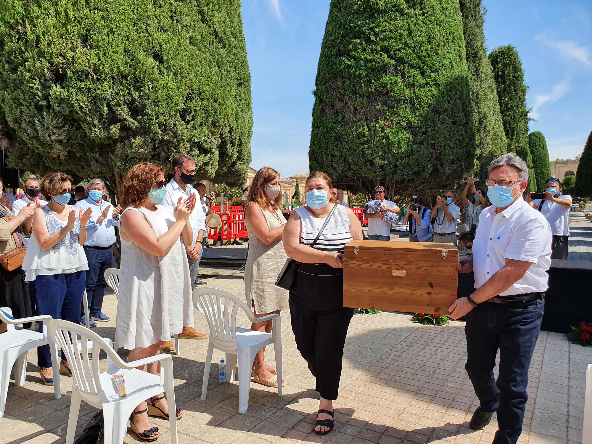 El Govern entrega los restos de cinco víctimas de Son Coletes a sus familiares