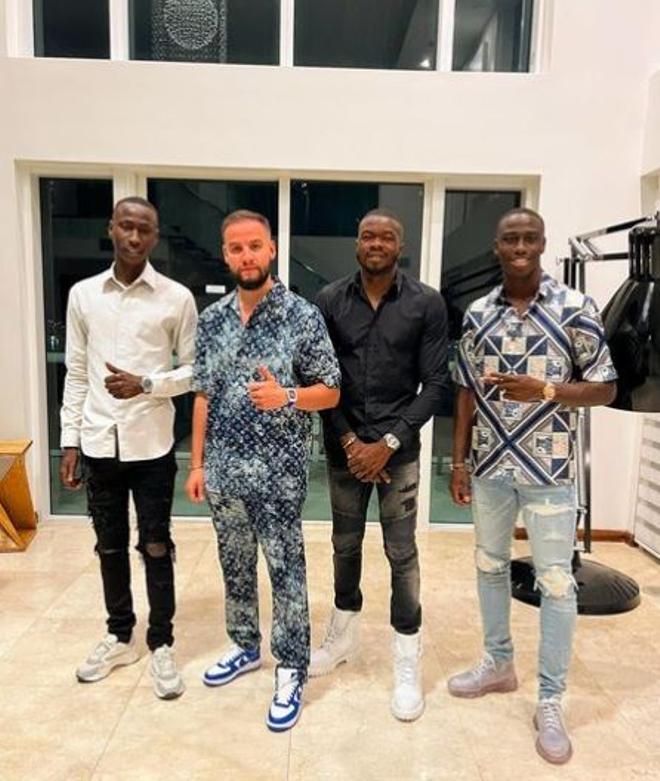 Ferland Mendy disfruta de las vacaciones con amigos