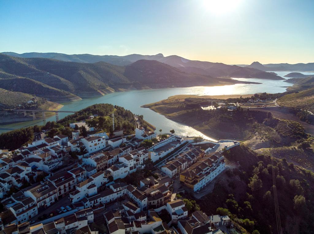 Vista de pájaro de Iznájar.