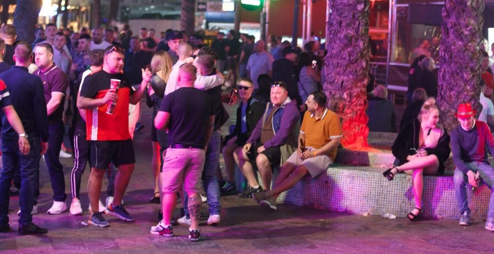 Los turistas ingleses desafían al coronavirus en Benidorm