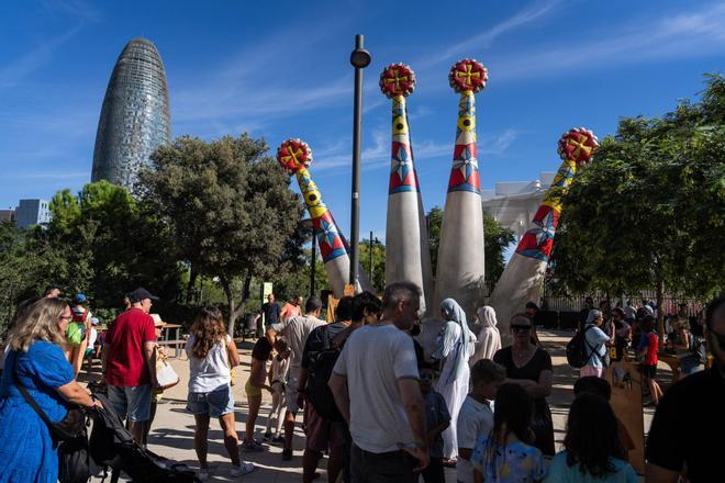 La Mercè se expande por toda Barcelona y debuta en Glòries con lleno de familias a pleno sol