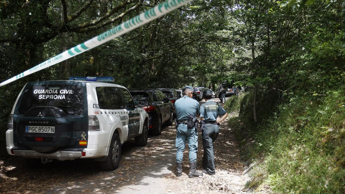Agentes de la Guardia Civil en el lugar en el que se hallaron los dos cuerpos el pasado 31 de mayo.