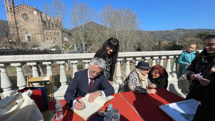 Sant Joan les Fonts inaugura el mirador Alèxia Putellas dins els actes del Dia de la Dona