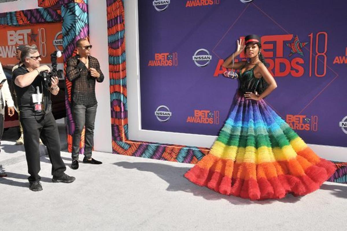 Janelle Monáe y su gorra militar