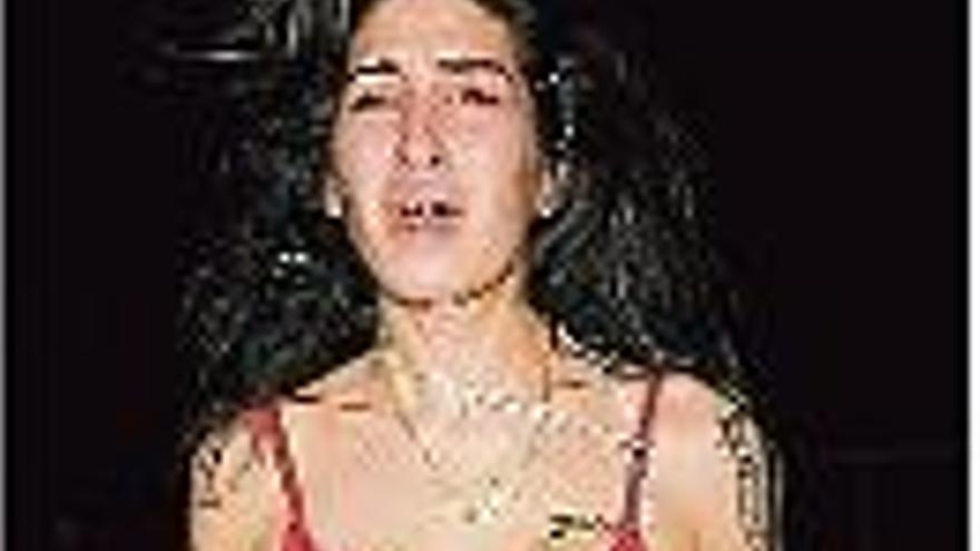 Winehouse accepta una multa per marihuana