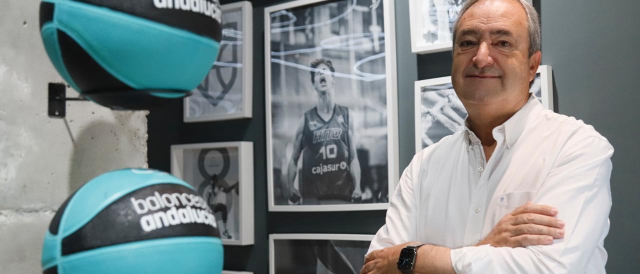 Antonio de Torres, en la sede de la Federación Andaluza de Baloncesto.