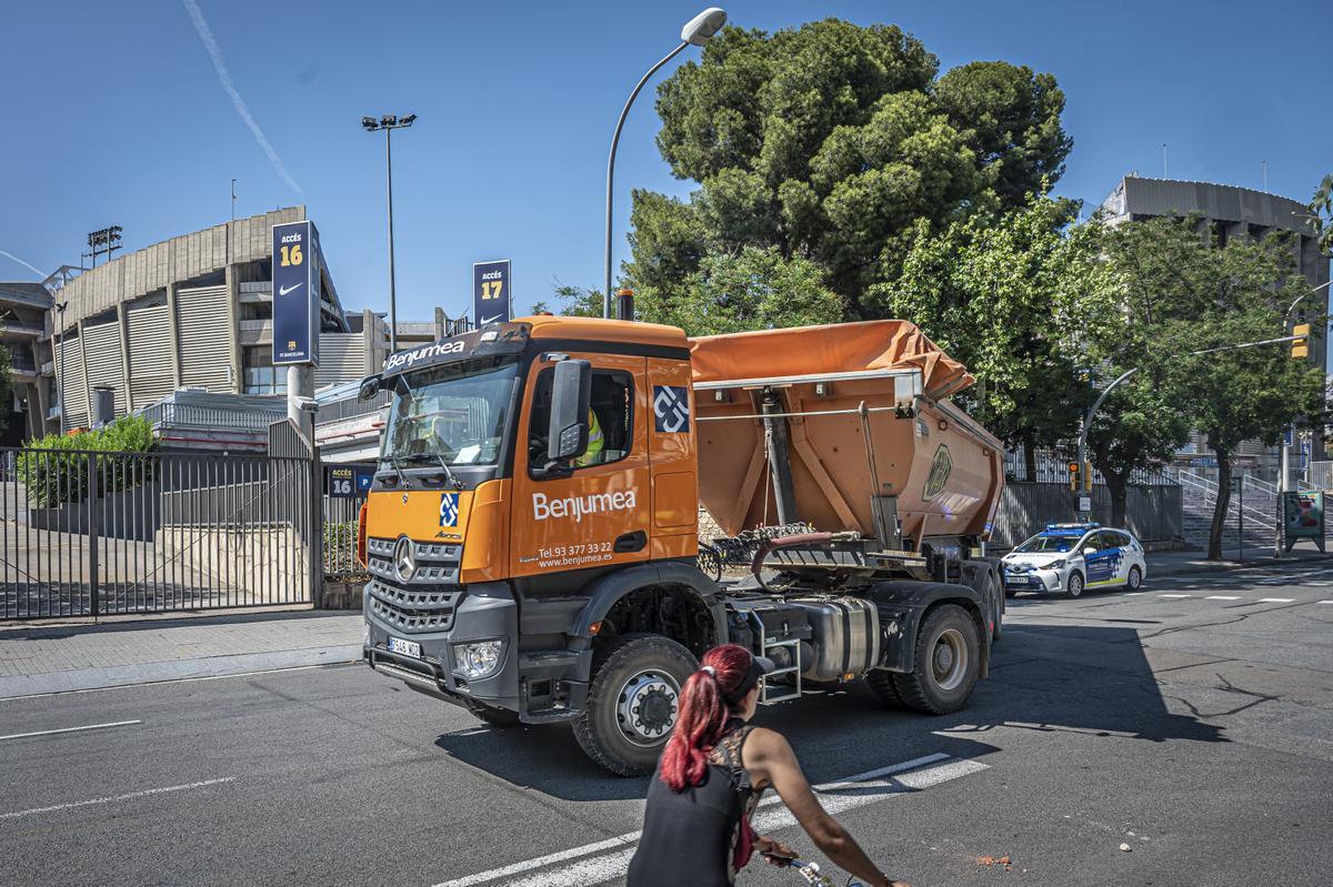 Los camiones toman el Camp Nou: empiezan las obras del estadio