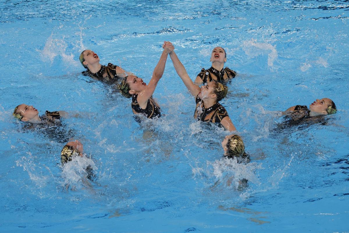 España da el gran salto y regresa con el bronce al Olimpo de natación artística. El equipo español de natación artística se luce en la definitiva rutina acrobática y logra la medalla de bronce, el primer metal en la disciplina desde Londres 2012.