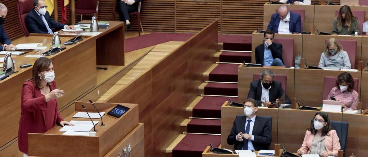 María José Catalá, síndica del PP,  ayer, en las Cortes.