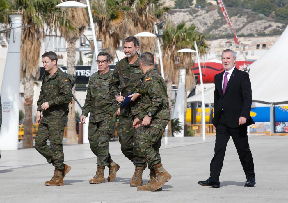 El Rey Felipe VI sigue desde Alicante varias maniobras del Mando de Operaciones Especiales