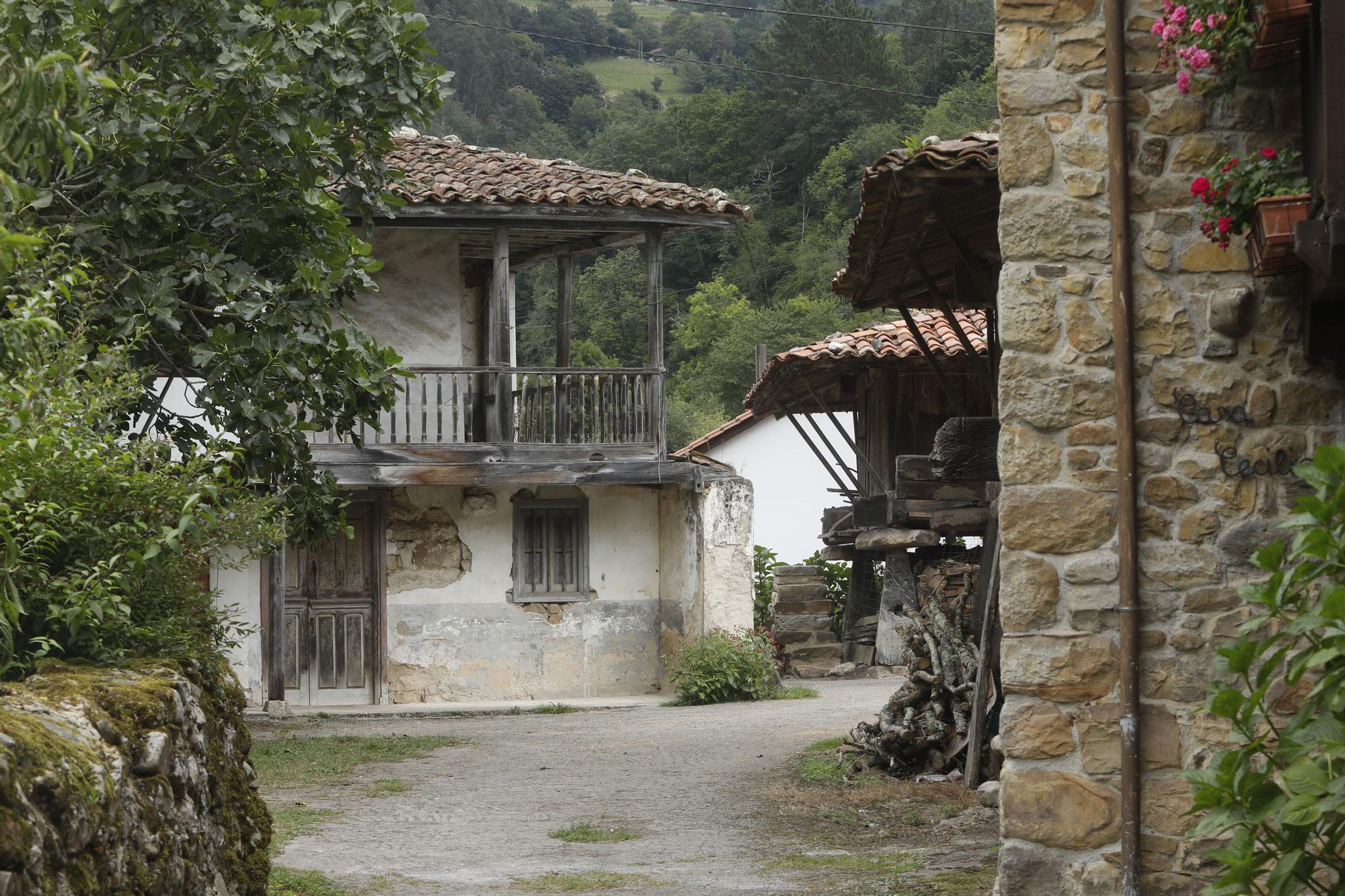 Espinaréu, un muséo vivo del hórreo y un pueblo guapu donde los haya