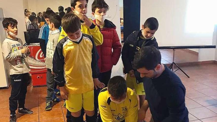 Niños del fútbol base de Ribadavia. // Iñaki Osorio