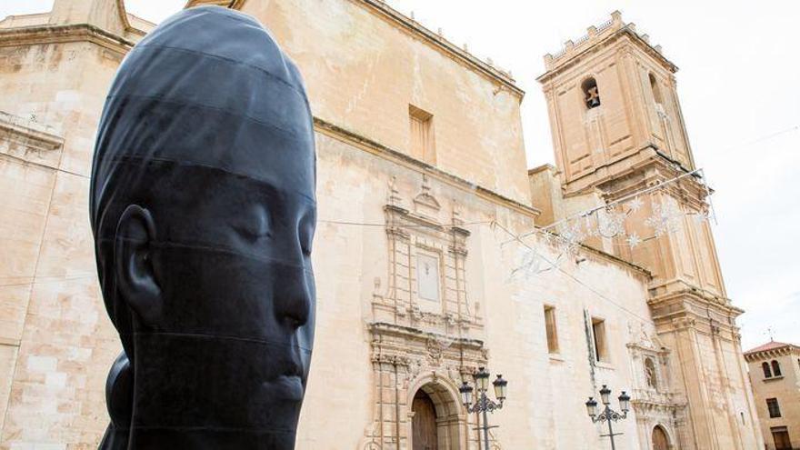 Arte y fútbol se dan la mano en la plaza del Estadio de la Cerámica