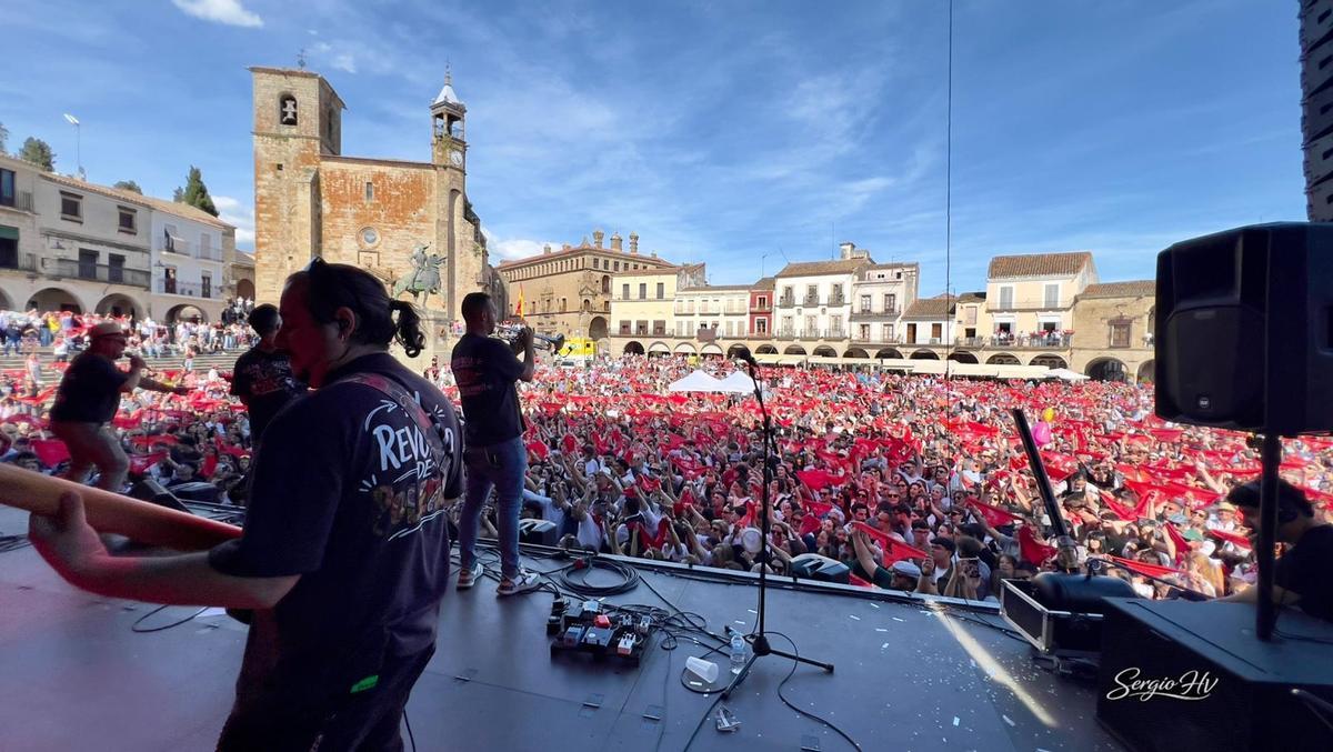 Fotogalería | Trujillo vuelve a entregarse al Chíviri