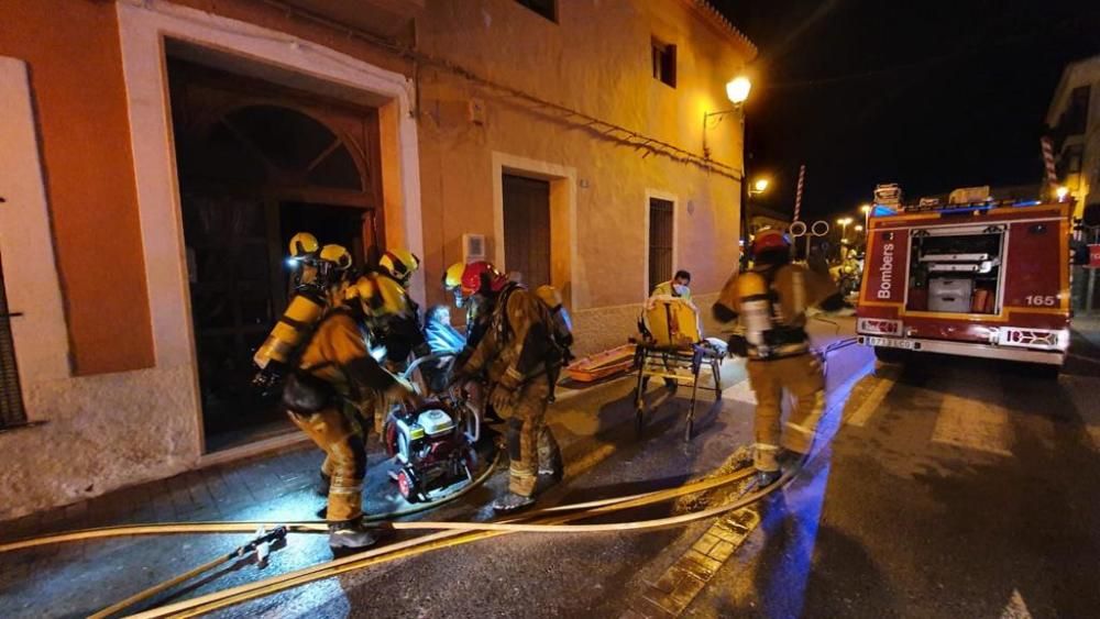 Dos atendidos por inhalación de humo en un incendio en Gata de Gorgos.