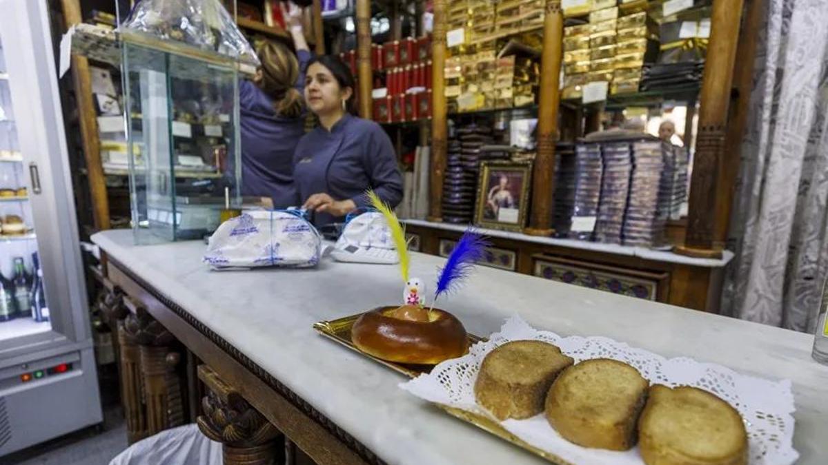 La torrija no es el único dulce popular madrileño que se hace hueco durante la semana santa.