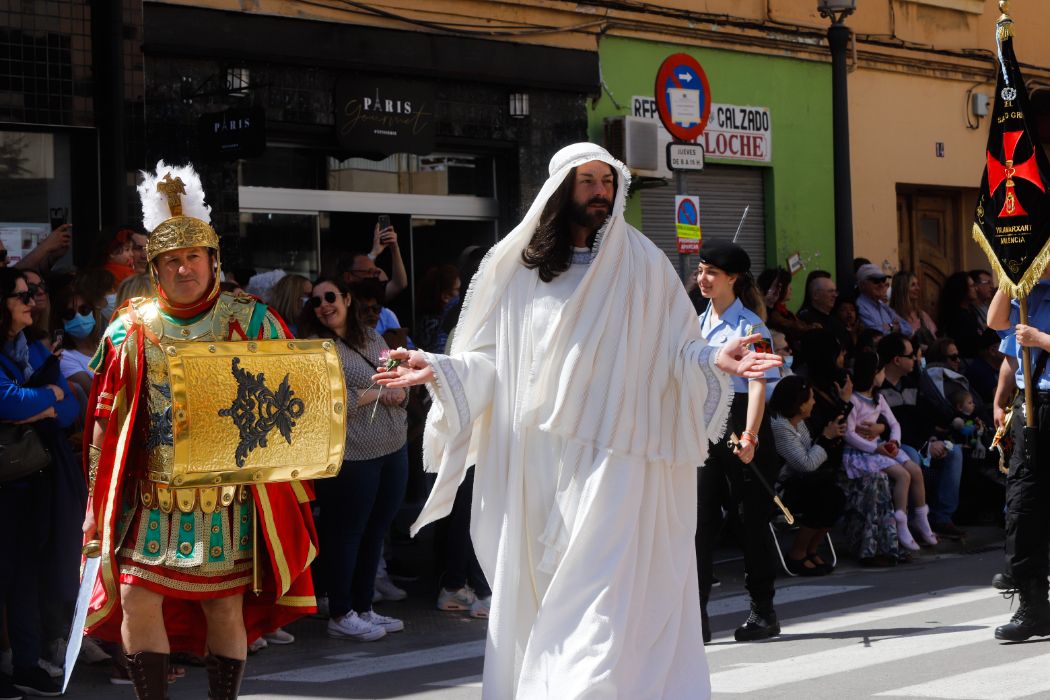 Flores y alegría para despedir la Semana Santa Marinera en el desfile de Resurrección