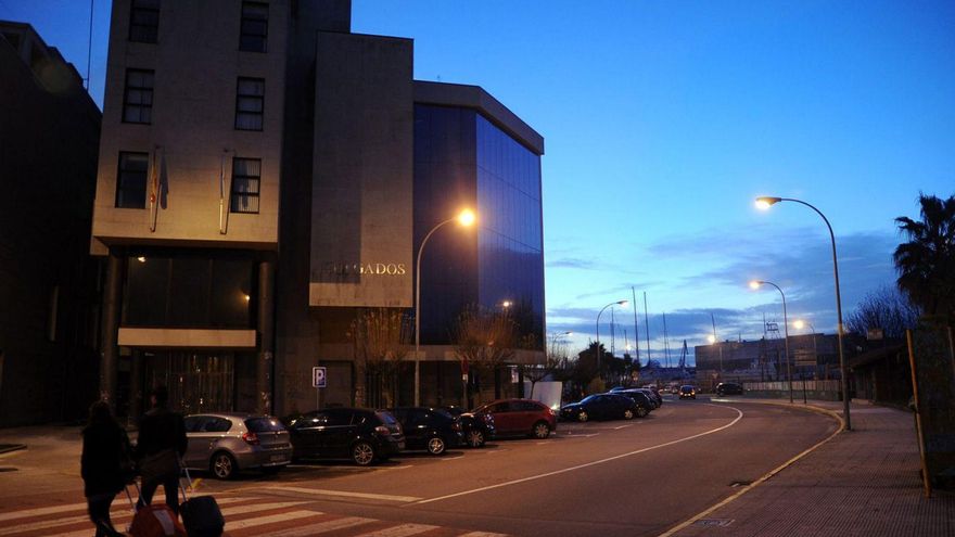 Vista nocturna del edificio de los juzgados de Vilagarcía. | Iñaki Abella