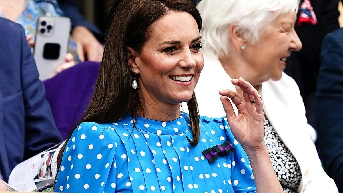 Kate Middleton con vestido de lunares inspirado en la princesa Diana