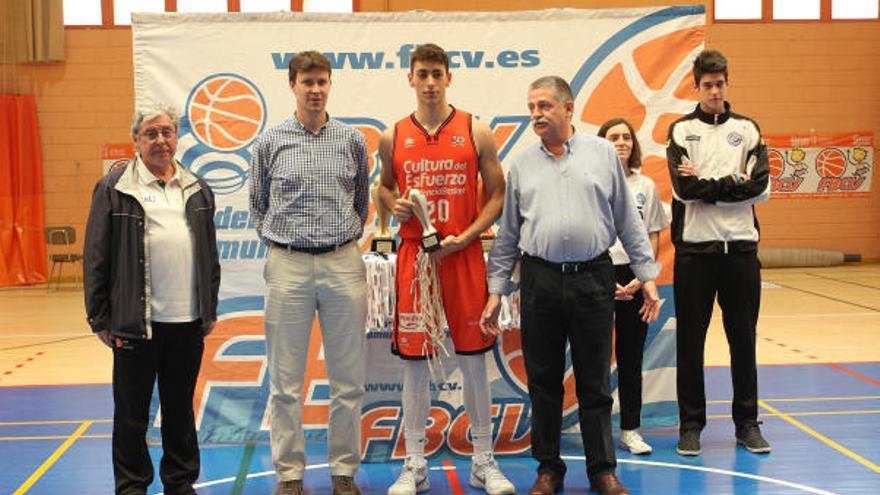 El alero de Almussafes fue nombrado MVP de esta fase final disputada en Alicante.