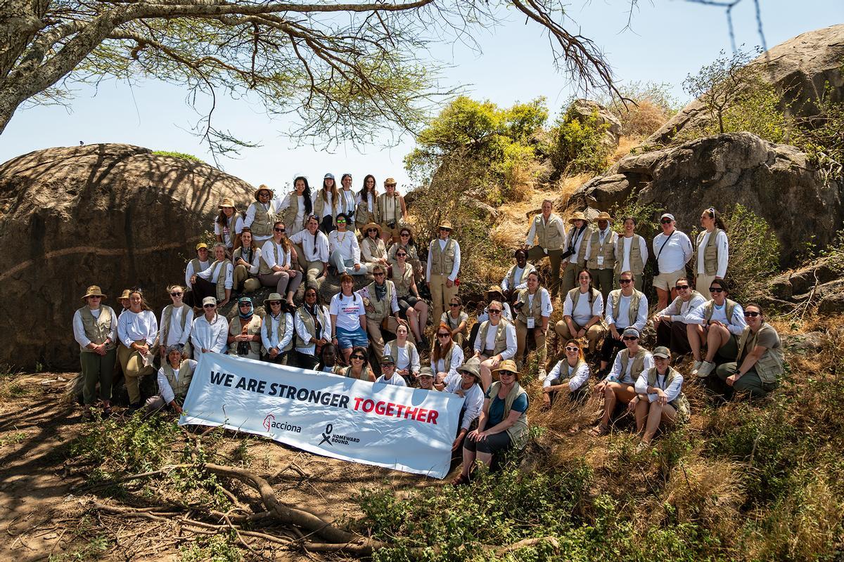 Foto de familia de las participantes en el I Foro Global de Liderazgo Femenino en Tanzania.