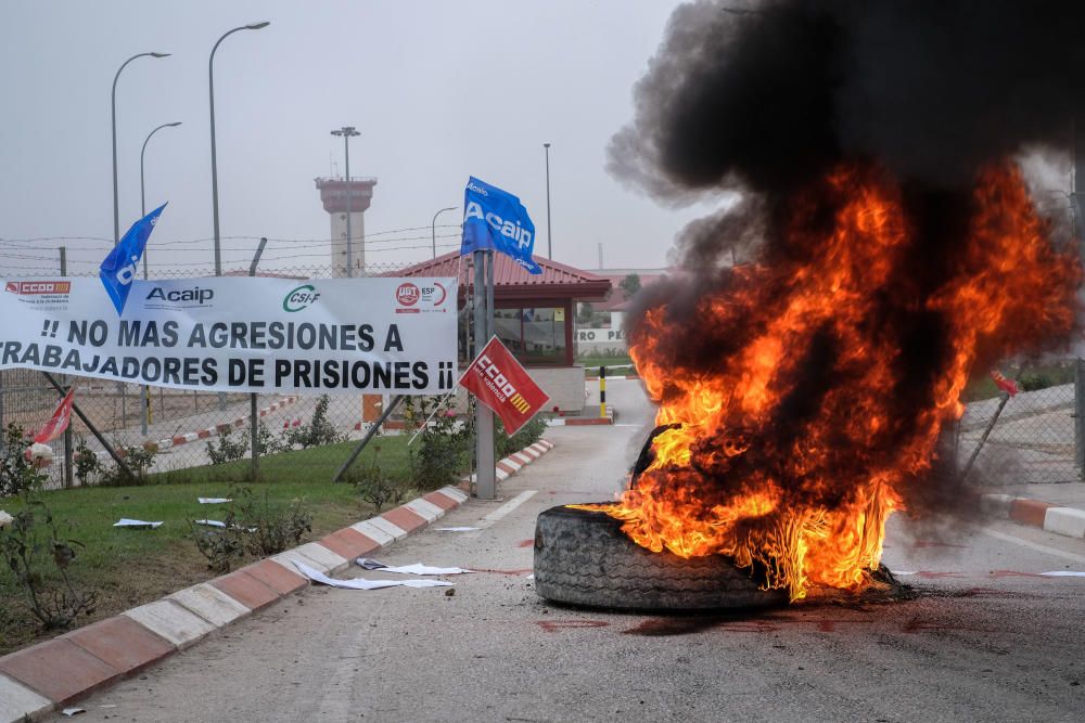 Protesta de los funcionarios de prisiones en la cárcel de Villena