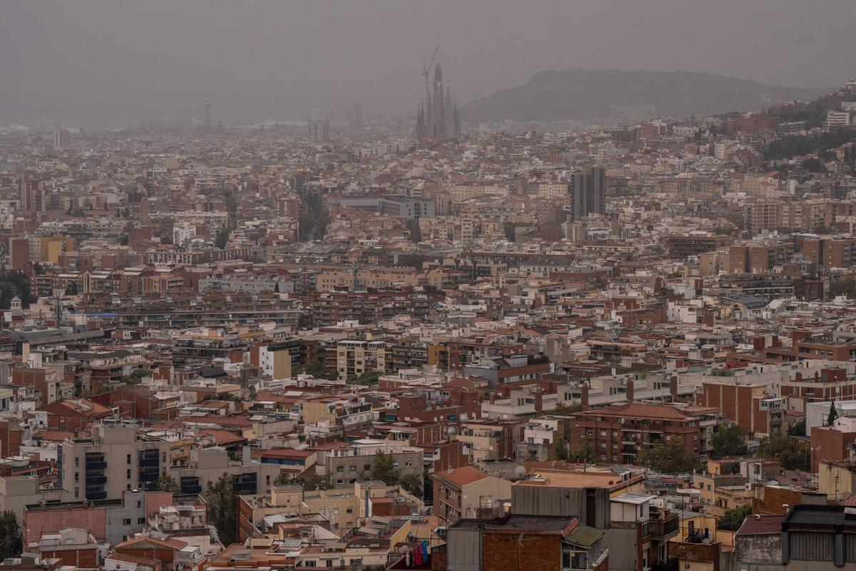 La calitja, la pols en suspensió procedent del nord d'Àfrica, arriba a Barcelona