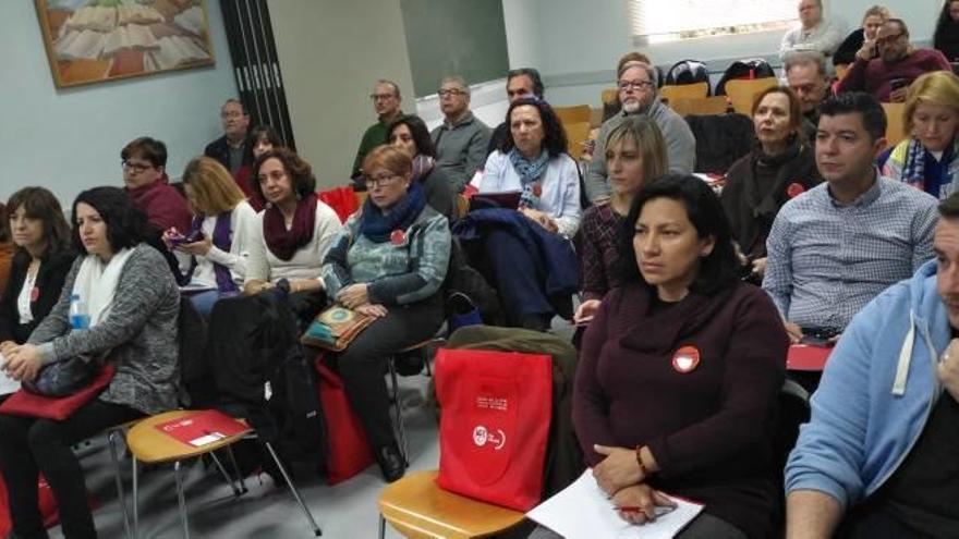 La policía y UGT hablan sobre igualdad en Torrent