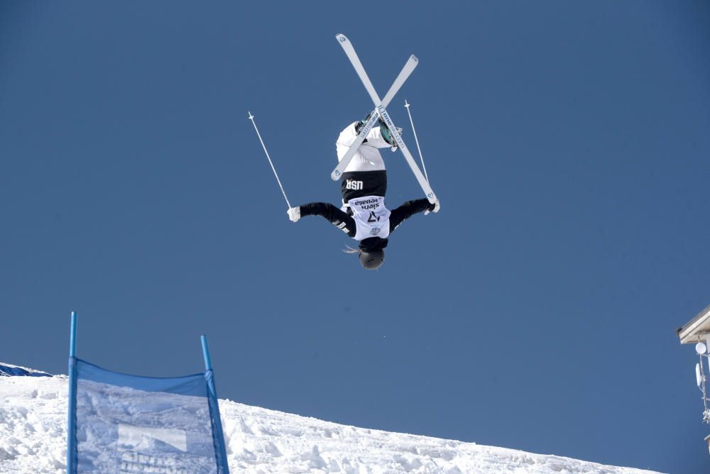 Campionat del món de surf de neu, freestyle i acrobàtic, a l'estació granadina de Sierra Nevada.