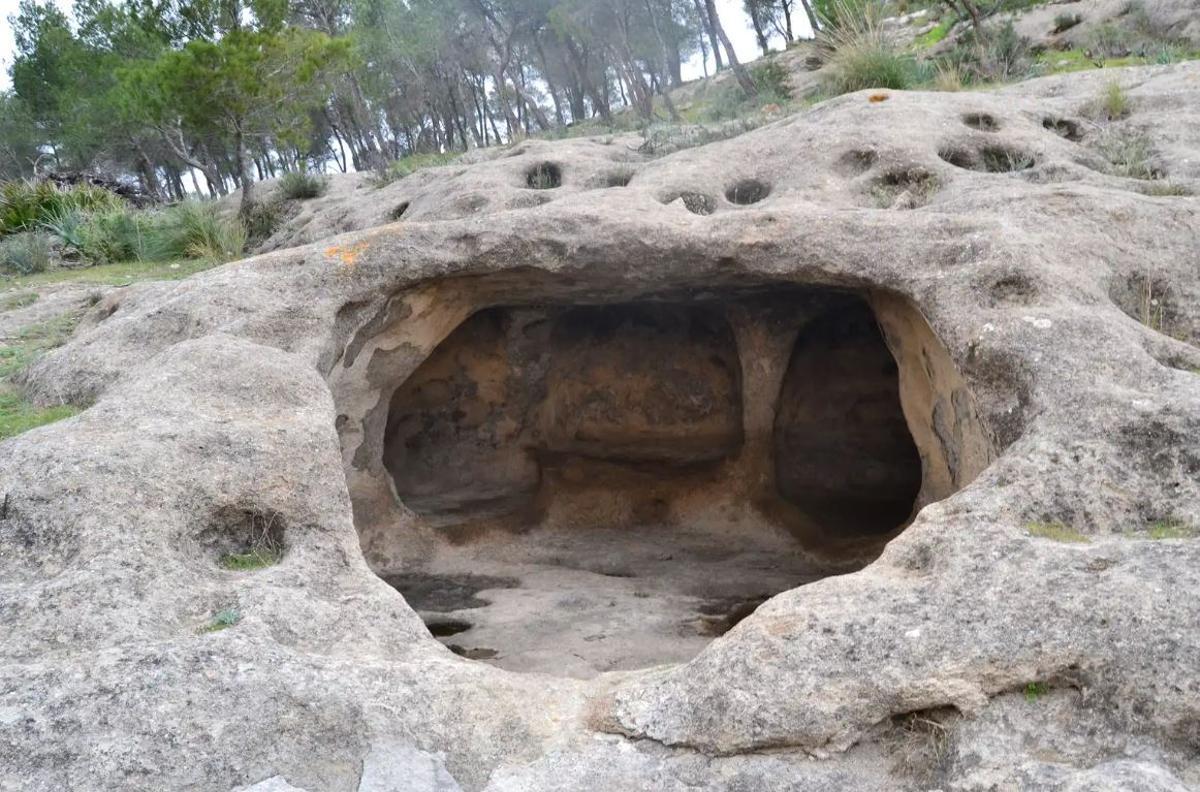 La Necrópolis de Las Aguilillas, en el término municipal de Campillos, un entorno prehistórico perfecto para visitar en familia