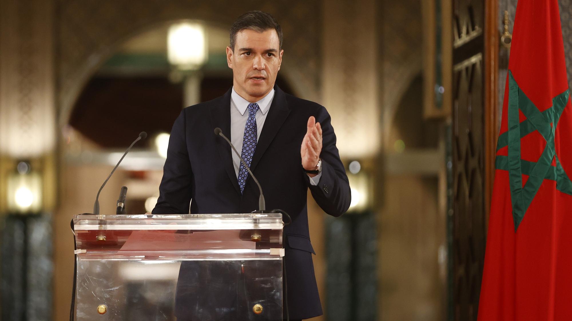 El presidente del Gobierno, Pedro Sánchez, en rueda de prensa en Rabat (Marruecos).