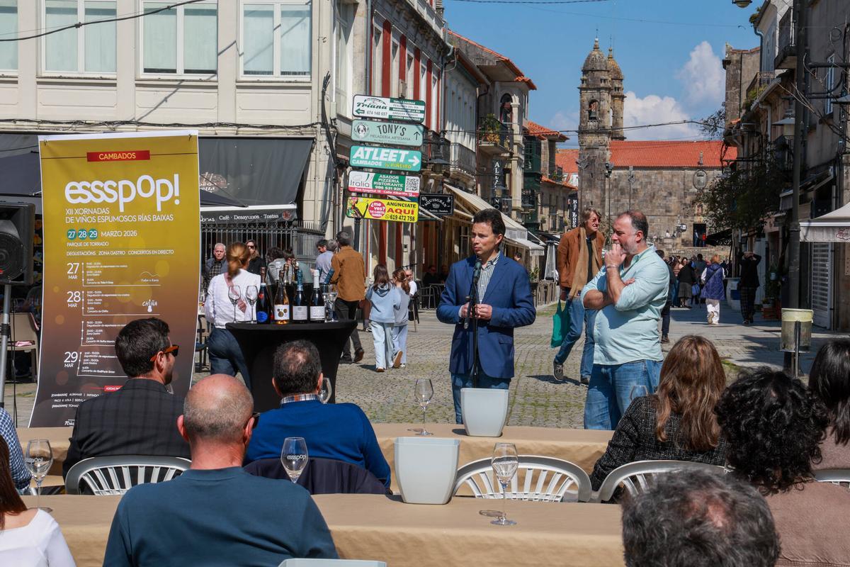 El concejal de Enoturismo durante la cata de presentación.
