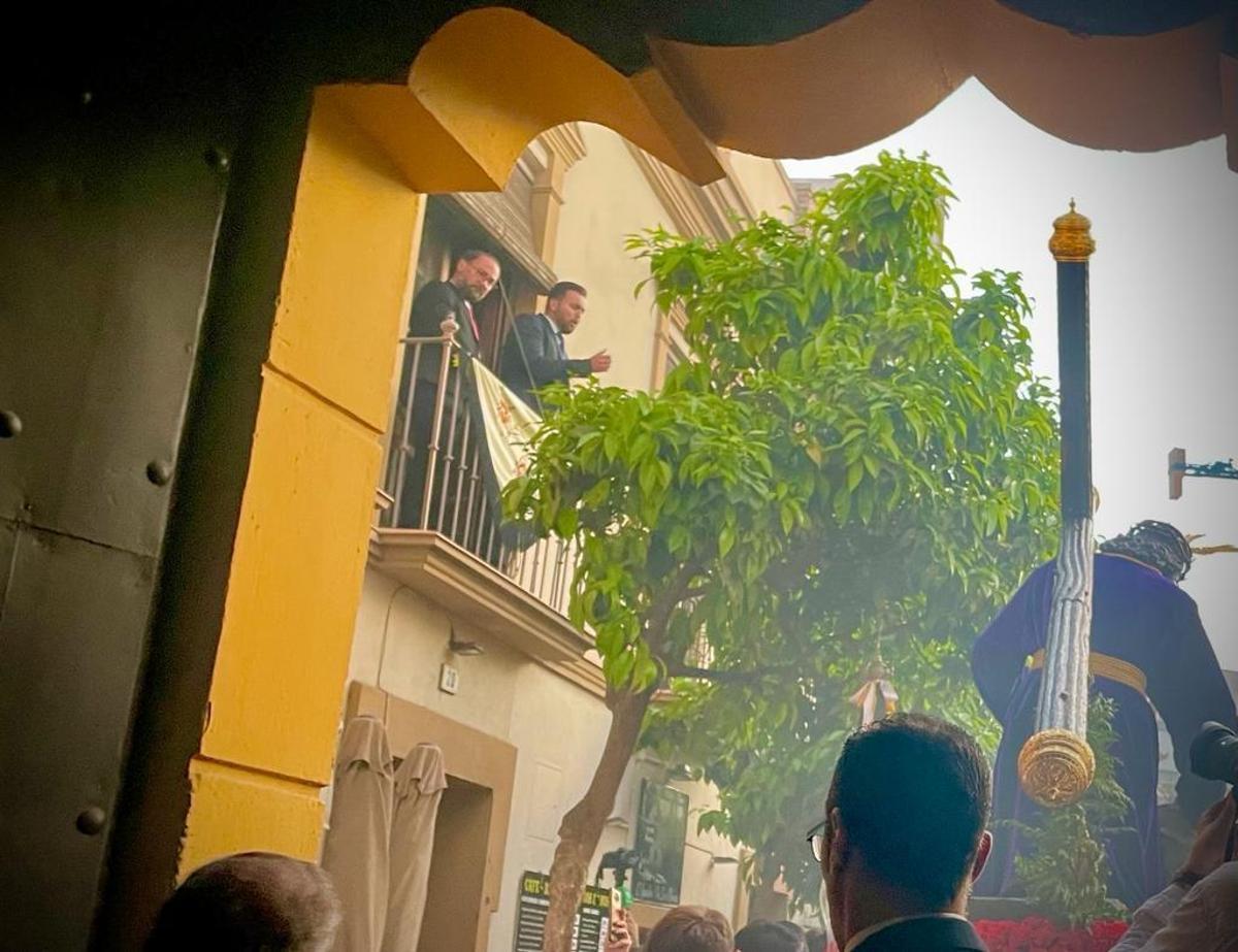 Saeta al Señor de los Pasos en el Monte Calvario a su salida desde San Lázaro.