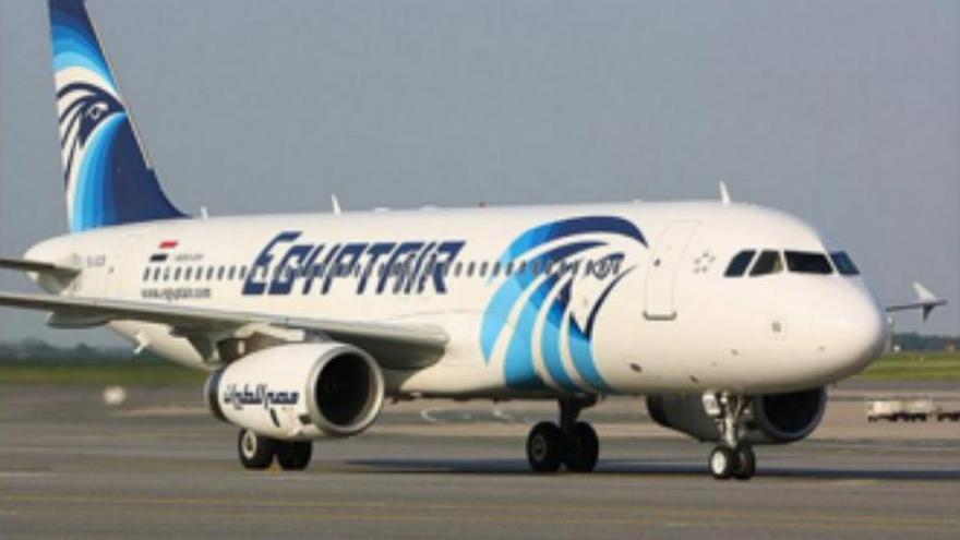 Un avión secuestrado de Egypt Air aterriza en Chipre