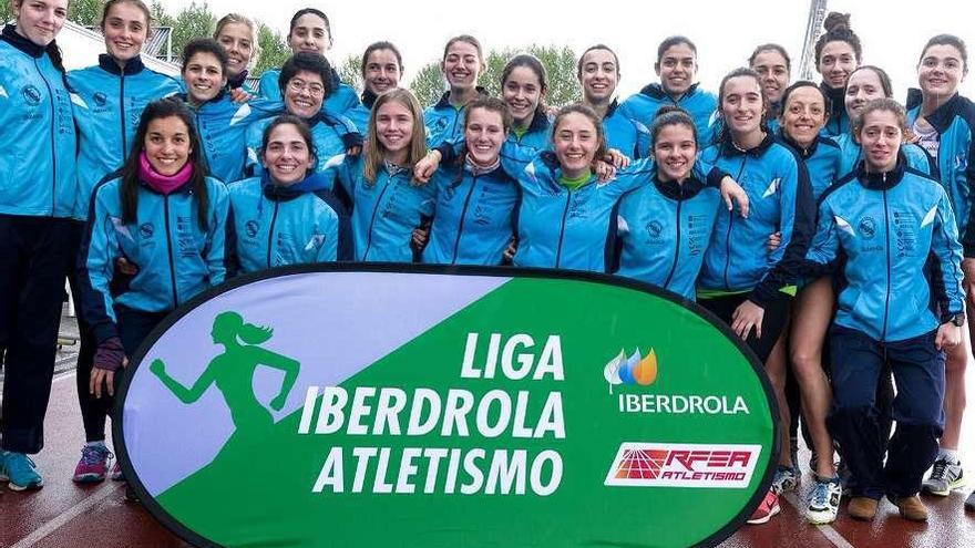 Equipo femenino de la Sociedad Gimnástica de Pontevedra. // FdV