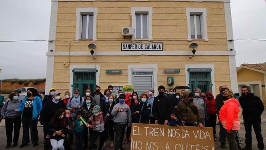 Cientos de personas claman por el futuro del tren en Aragón