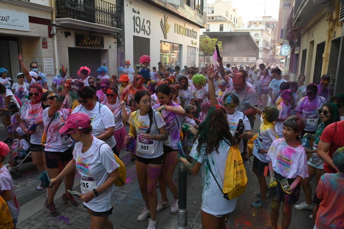 Una de las iniciativas solidarias, y a la vez lúdica, que organiza Conquistando Escalones es la Holi Colors de las fiestas de Vila-real.