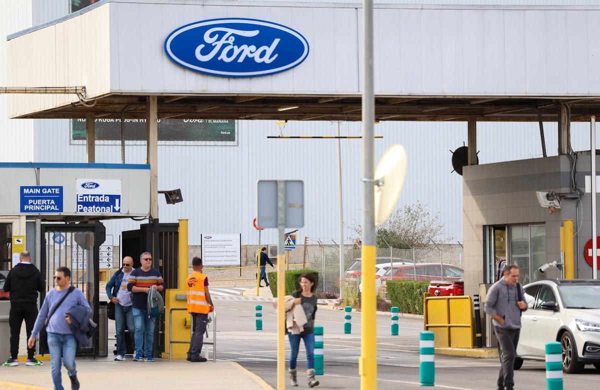 Salida de trabajadores de Ford Almussafes.