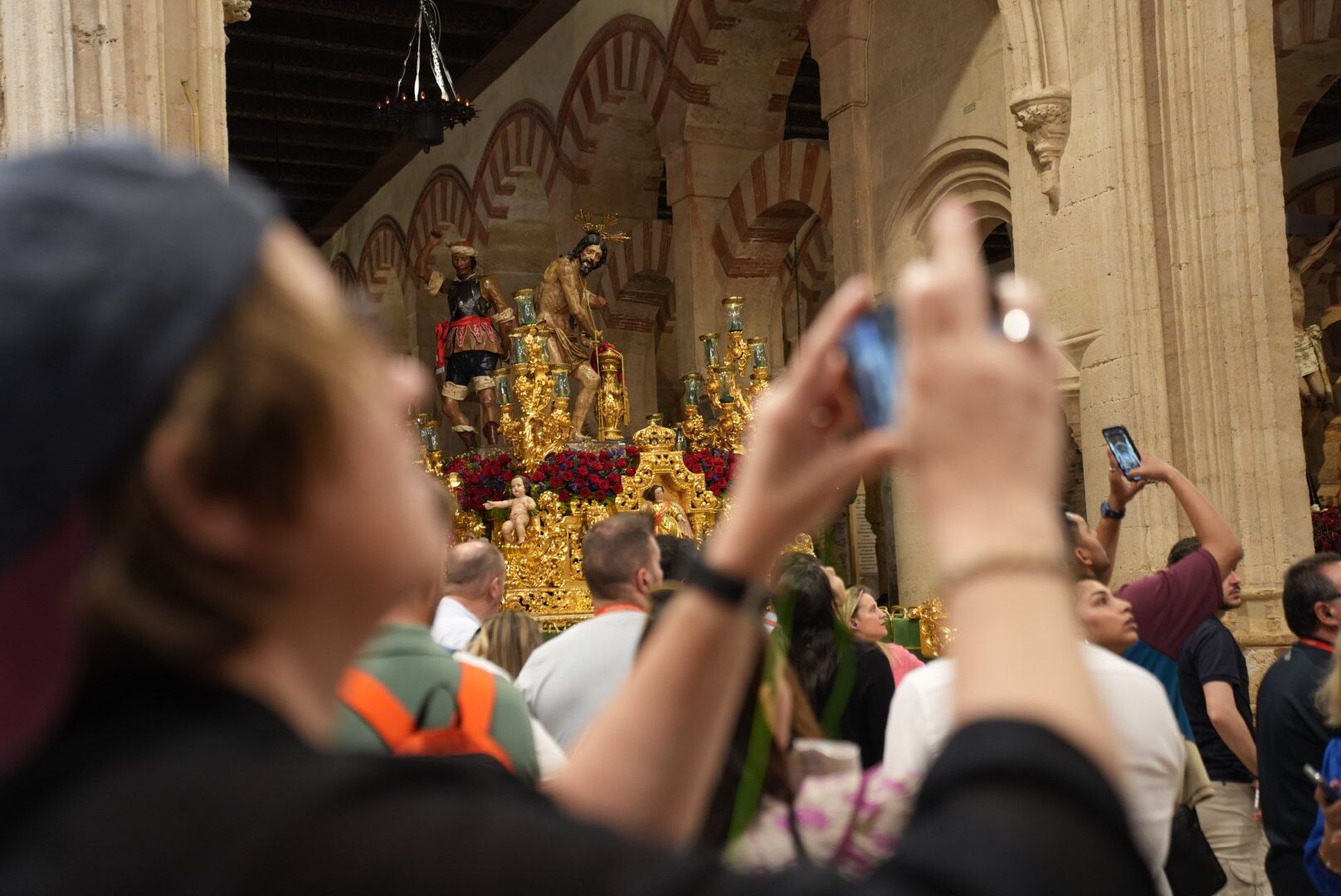 La imágenes del Magno Vía Crucis expuestas en la Mezquita Catedral