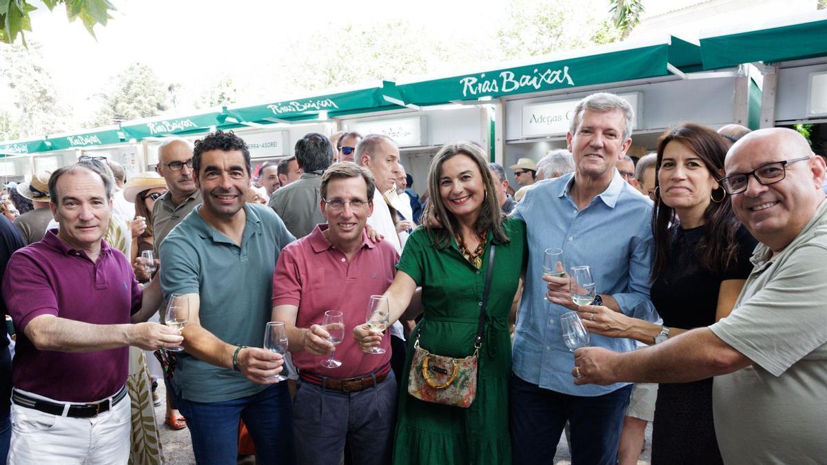 Los populares brindaron en el paseo de A Calzada.