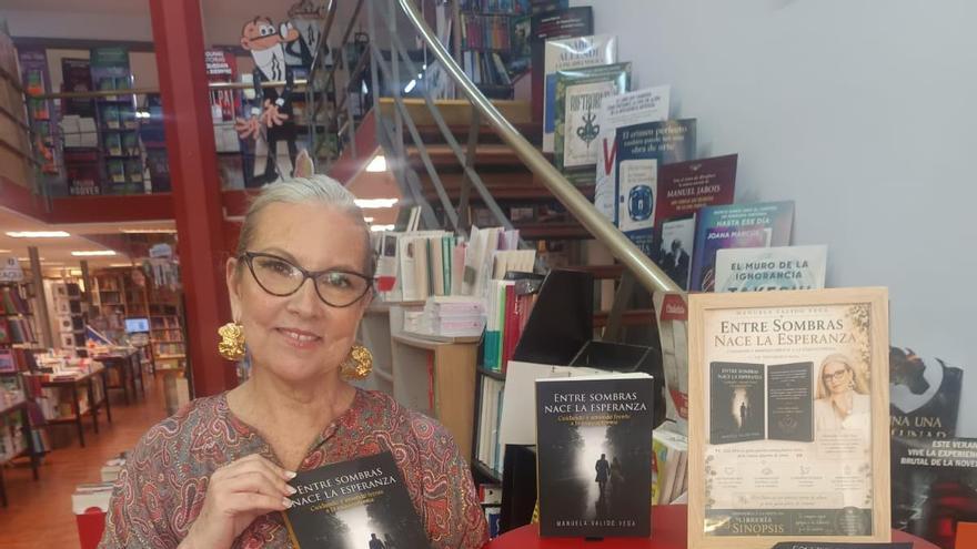 'Entre sombras nace la esperanza', un libro que rompe el silencio en torno a la esquizofrenia y destaca el papel fundamental de los cuidadores