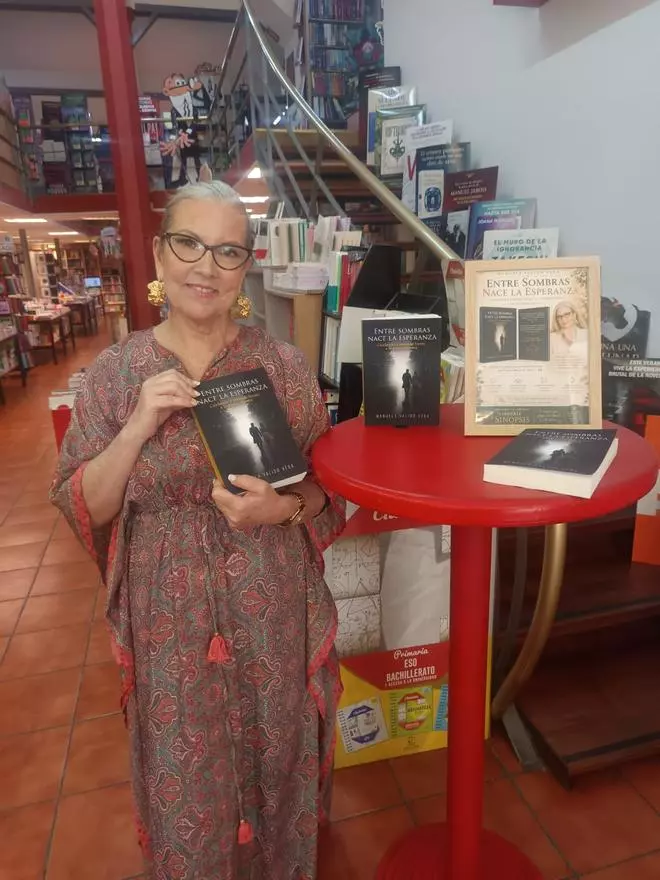 'Entre sombras nace la esperanza', un libro que rompe el silencio en torno a la esquizofrenia y destaca el papel fundamental de los cuidadores