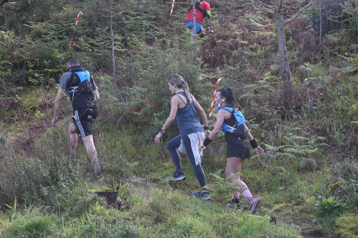 Un grupo de participantes inicia la ascensión a uno de los puntos de monte de la edición del Trail do Nocedo del año pasado.