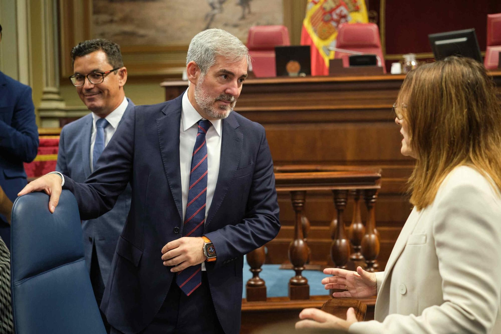 Primera sesión plenaria del Parlamento de Canarias