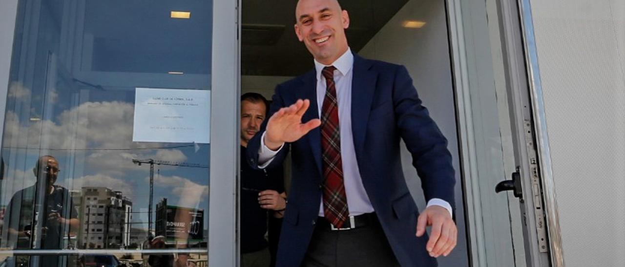 Luis Rubiales, presidente de la Real Federación Española de Fútbol, durante una visita a la provincia.