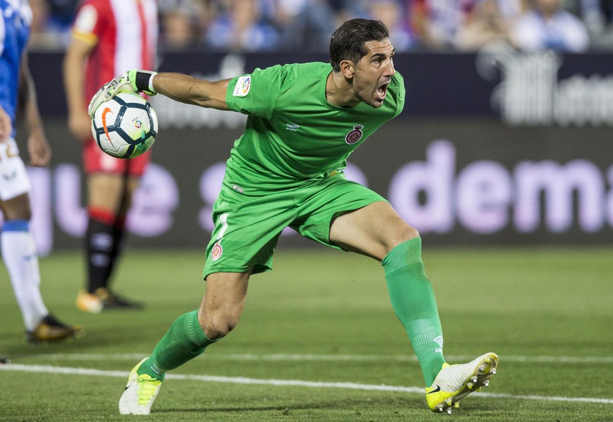 Gorka Iraizoz, en acció durant un partit amb el Girona el 2018