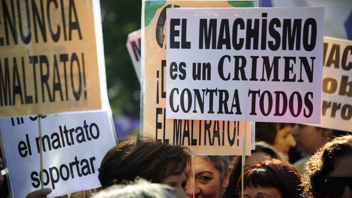 Varias pancartas contra la violencia machista en la manifestación de Madrid.