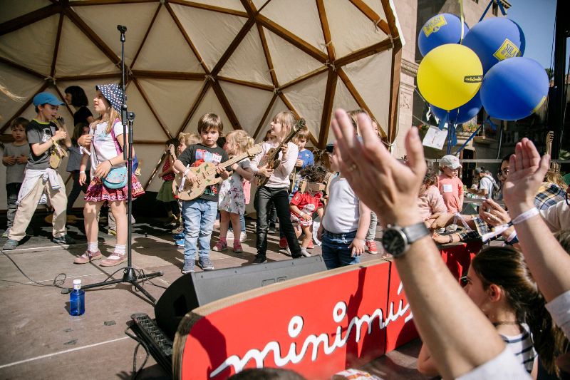 Un momento de la edición de 2019 del festival El dia minimúsica, en el Poble Espanyol